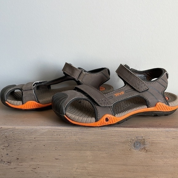 Sz13 kids Teva Toachi 2 sandals in taupe and orange. EUC - Picture 2 of 10